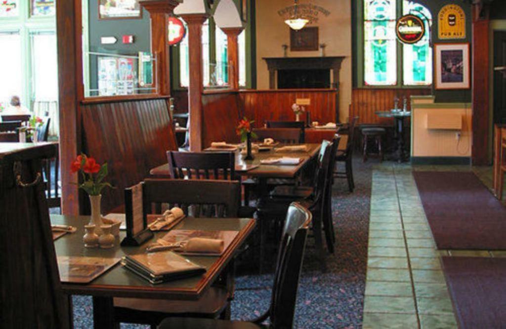 County Clare Inn Milwaukee Exterior photo